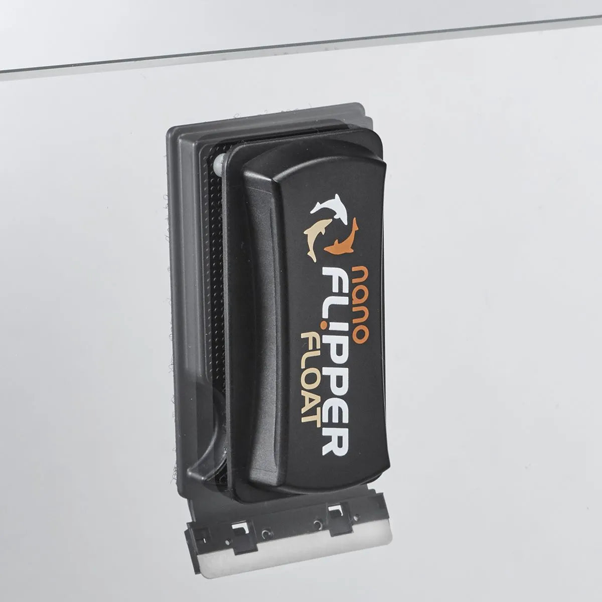 Nano Flipper Float device on a glaSS tank